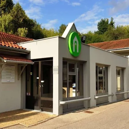 מלון Campanile Lyon Porte De Lyon 3*