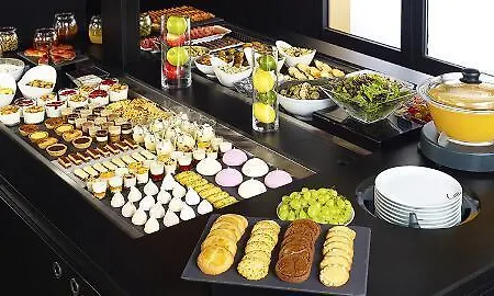ホテル Campanile Lyon Porte De Lyon 3*