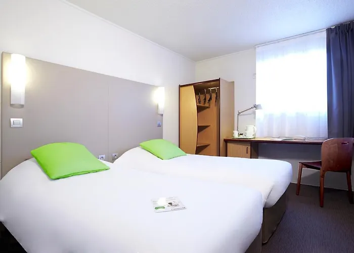 Campanile Lyon Porte De Lyon מלון 3*