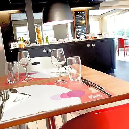 Campanile Lyon Porte De Lyon Hotell 3*