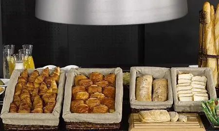 Hotel Campanile Lyon Porte De Lyon 3*
