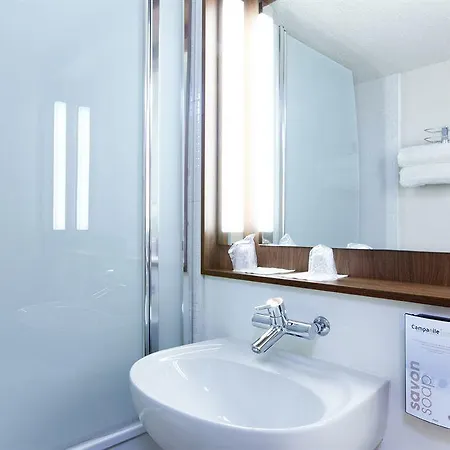 Hotell Campanile Lyon Porte De Lyon 3*